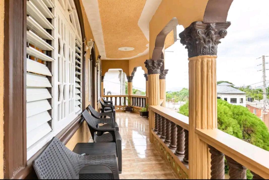 Cambridge Mi Casa Ur Casa With Pool And Beach Access Runaway Bay Exterior foto